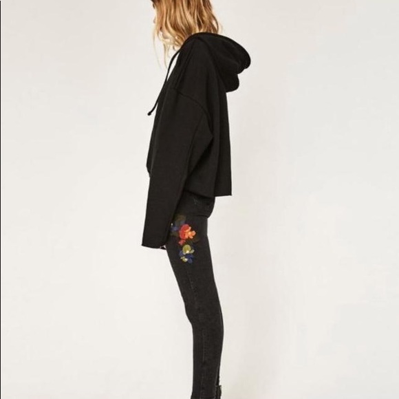 Zara black distressed 1975 embroidered skinnies - Picture 2 of 5